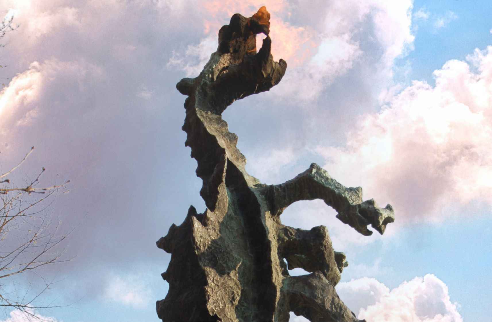 Sculpture of the Wawel Dragon, Bulwar Czerwieński, Old Town, Krakow