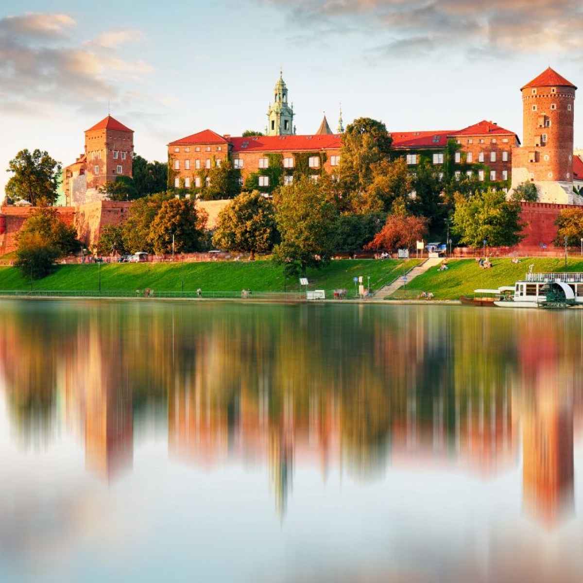 Krakow, en kryssning på floden Wis?a. Wawel-slottet, Wis?a.